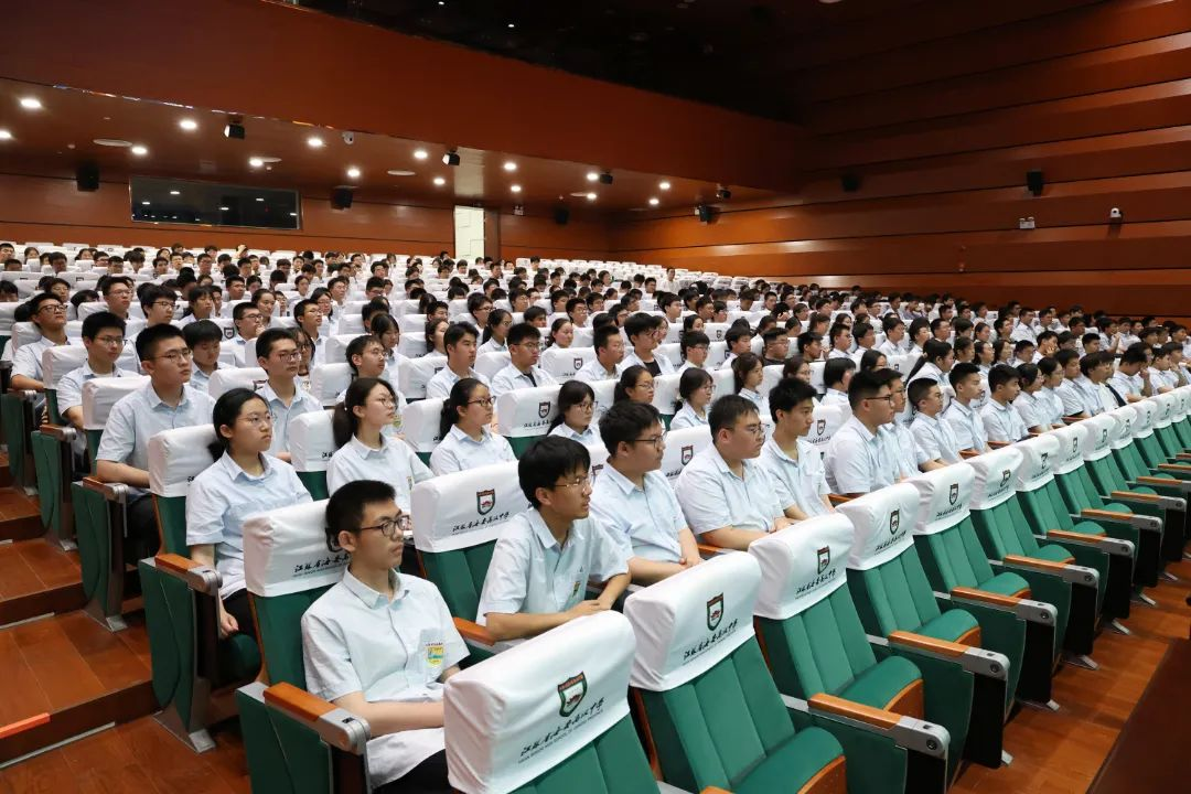 院士進(jìn)校園 | 北京航空航天大學(xué)王華明院士到海安中學(xué)開(kāi)講